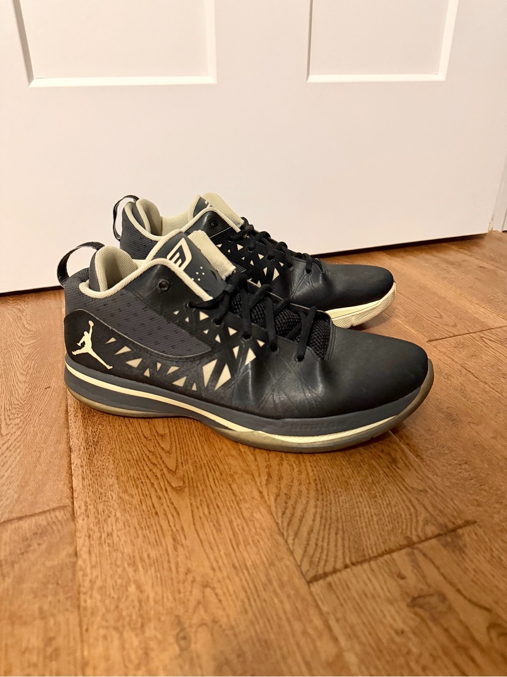 Rare Jordan CP3.V College Collection Black Gold Size 11.5 Purdue Wake Forest